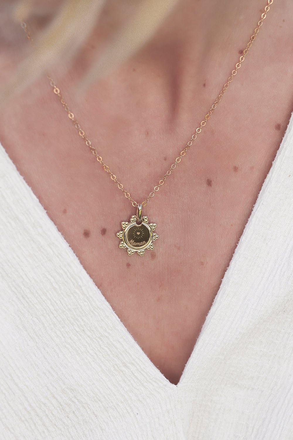 Aina | Collier médaille soleil à graver - Hipsy