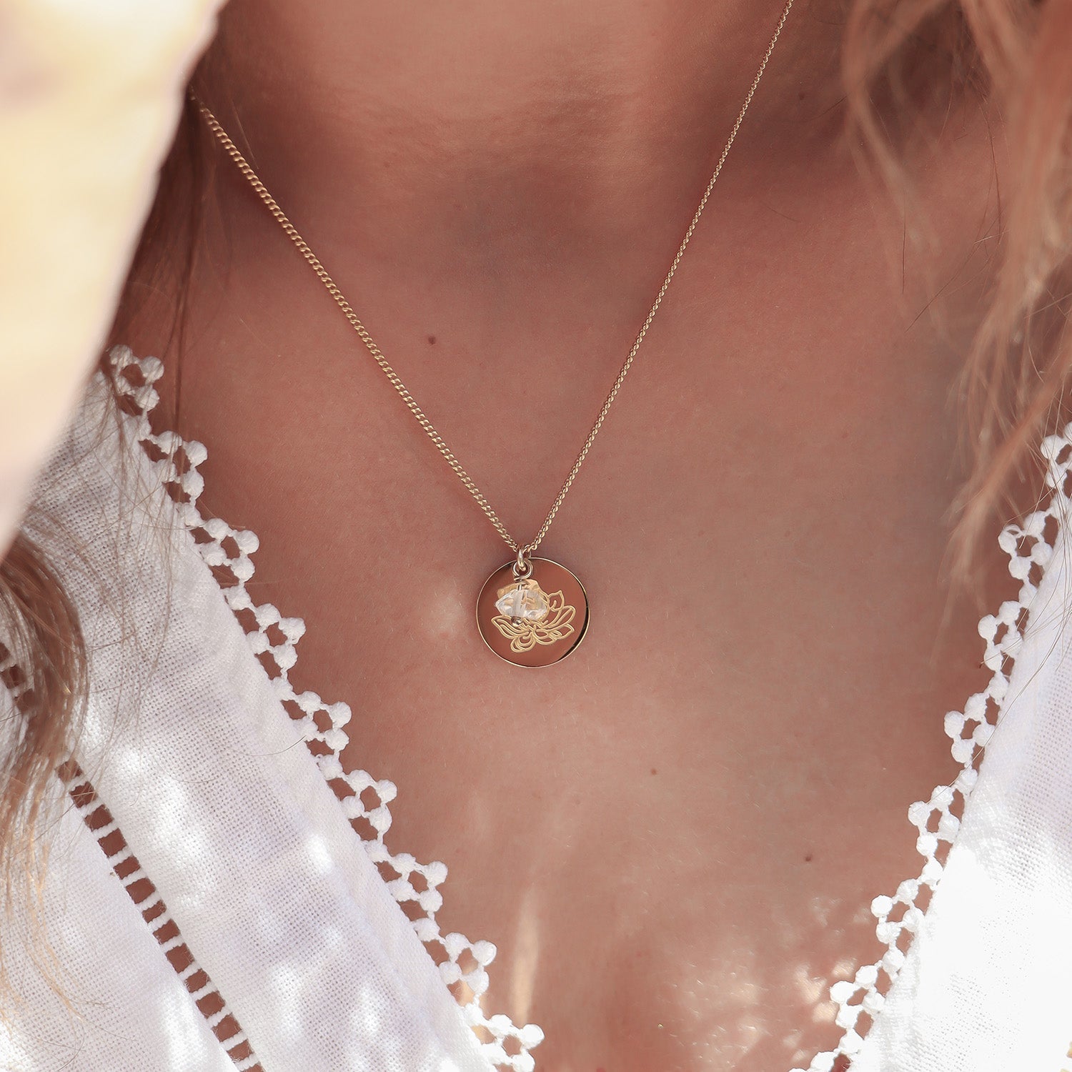 SALYA | Collier médaillon lotus diamant Herkimer - Hipsy