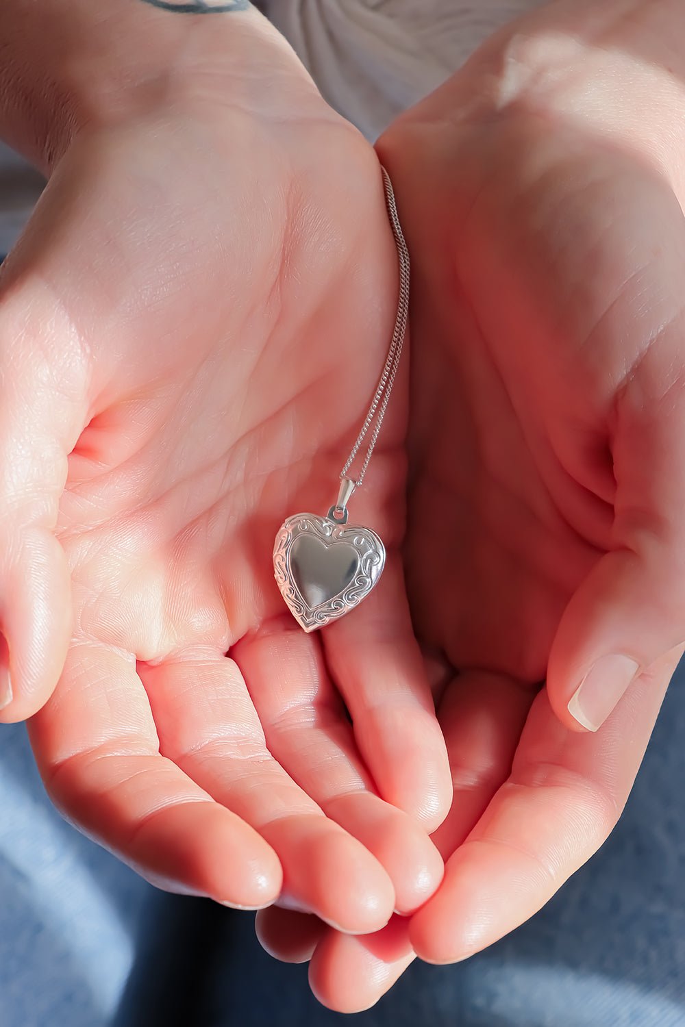 Secret Locket | Collier médaillon à graver plaqué argent - Hipsy