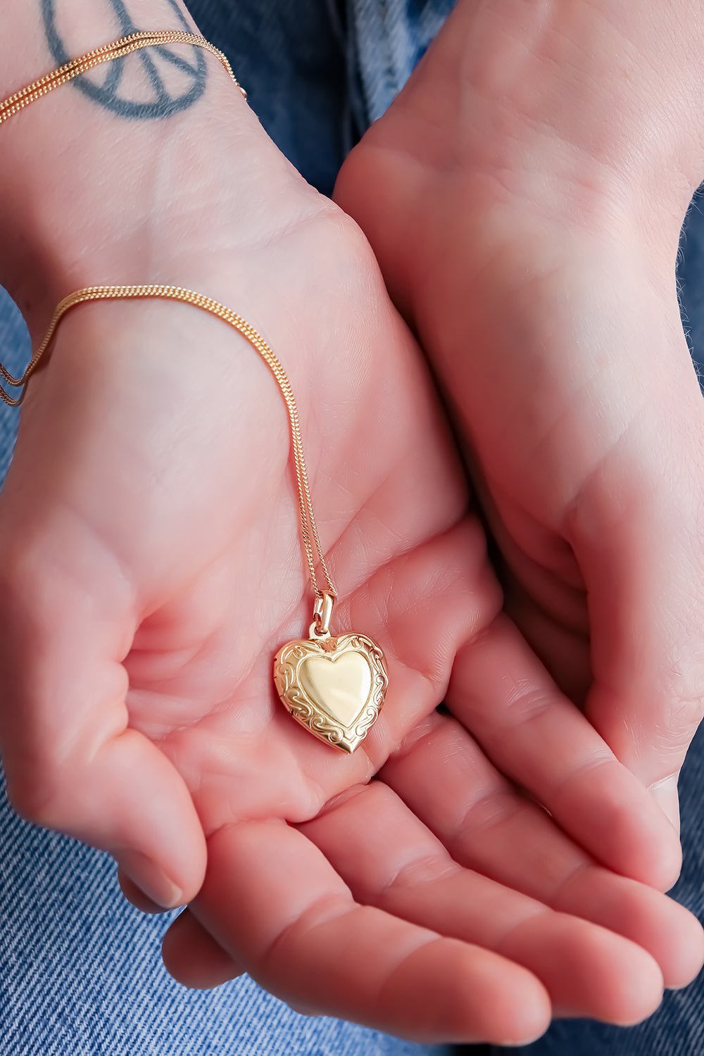 Secret Locket | Collier médaillon à graver plaqué or - Hipsy